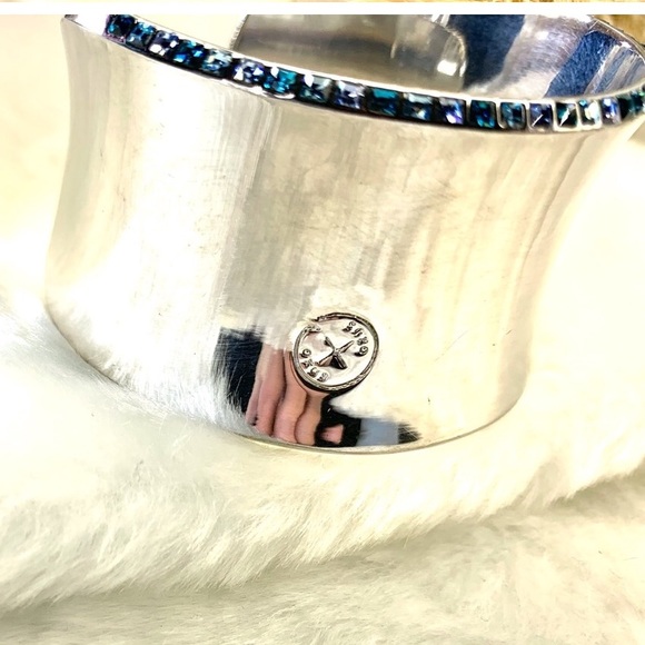 🌸HP 🌸Hand cut topaz & aquamarine Swarovski crystal cuff bracelet - Picture 3 of 11